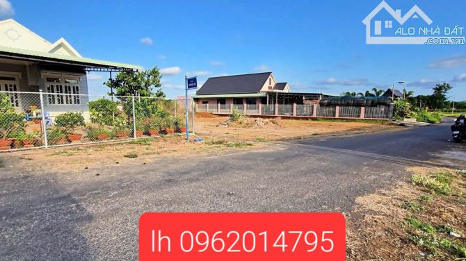 BÁN 510M² ĐƯỜNG TRẦN HUY LIỆU - TRUNG TÂM TT ĐẤT ĐỎ . LONG ĐẤT . Ngang 15m x 37m giá 2,6 t