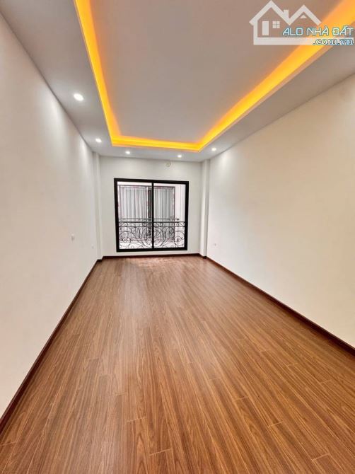 Cần bán nhà phố Hồ tùng Mậu 35m2  5 tầng 3,5m mặt tiền