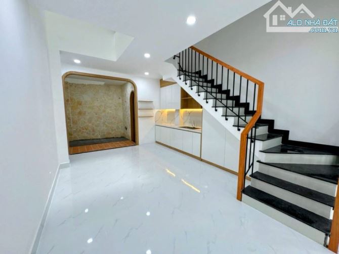 🏡 CƠ HỘI SỞ HỮU NHÀ MẶT TIỀN KINH DOANH ĐẮC ĐỊA TẠI NGUYỄN HIỀN, QUẬN 3! 🚀