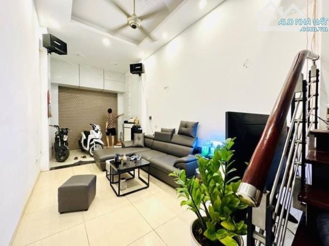 bán nhà phố Bồ Đề,quận Long Biên 40m2*5 tầng ,KD vô địch giá 6 tỷ