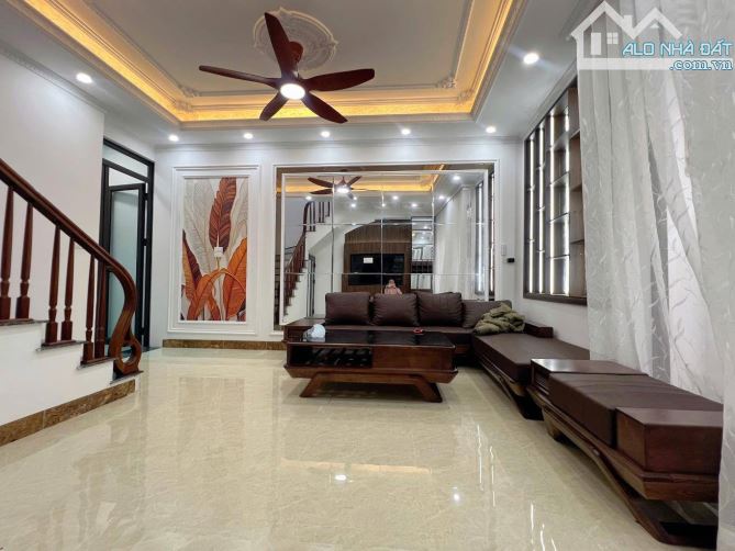 - Bán nhà đường Trần Cung, sát phố, nội thất xịn sò, 70m2, 12.7 tỷ.