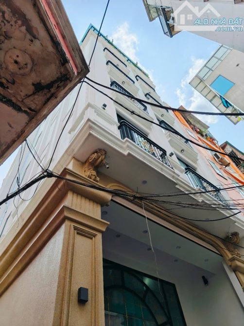 20m Phố Nguyễn Trãi, oto tránh,lô góc 8 tầng thang máy, sổ 75m2 x mtiền 6.2m. Giá 31 tỷ