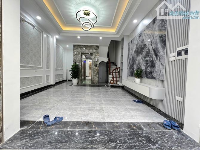 - Bán nhà đường Trần Cung, sát phố, nội thất xịn sò, 68m2, 14.5 tỷ.