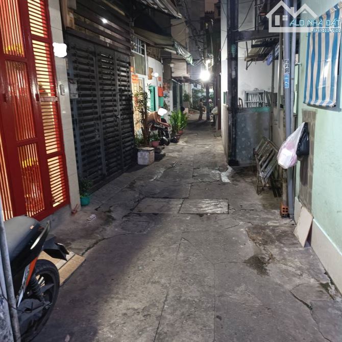 Nhà bán đường Nguyễn Chí Thanh. DTSD 22m, 3 tầng, giá 3,1 tỷ
