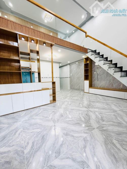🏢 NHÀ MẶT TIỀN NGUYỄN THỊ MINH KHAI, QUẬN 3 - KINH DOANH ĐẮC ĐỊA - GIÁ HẤP DẪN! 🚀