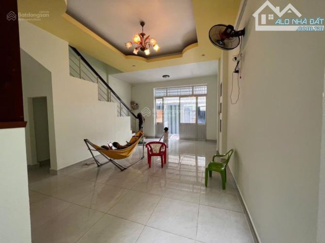 NHÀ QUẬN 8, CÁCH MẶT TIỀN 20MET, NGANG 5x20m, 4PN, THIẾT KẾ ĐẸP , GIÁ CHỈ NHỈNH 6 TỶ