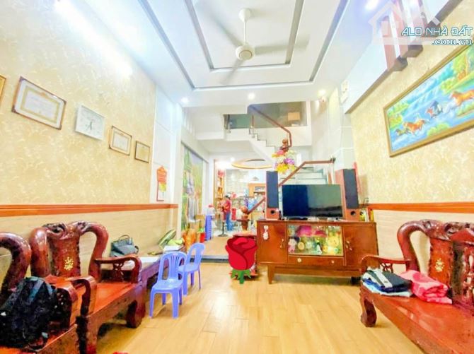 🏡 CƠ HỘI SỞ HỮU NHÀ MẶT TIỀN ĐƯỜNG CÁCH MẠNG THÁNG 8, QUẬN 3 - GIÁ CHỈ 10.35 TỶ 🔥