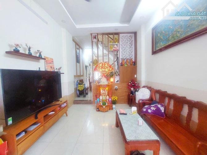 Bán nhà 3MT, oto vào nhà, 62m2, 3T. Sát Phạm Văn Đồng, Thủ Đức.