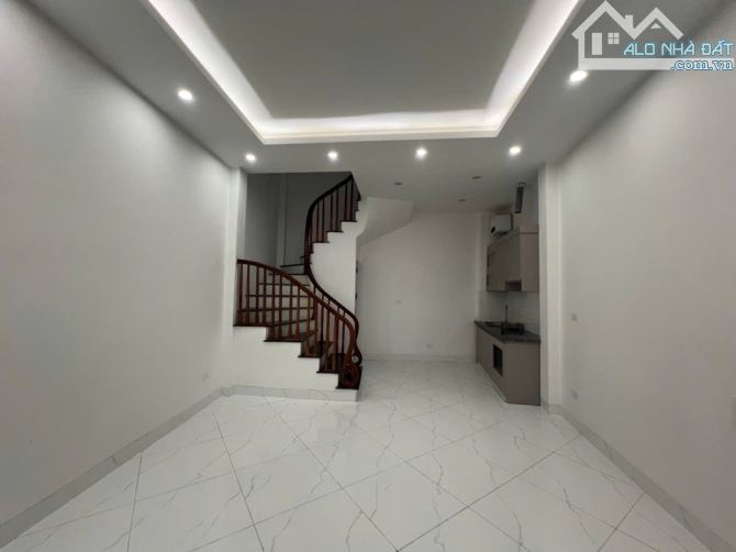 CẦU DIỄN, 15M RA Ô TÔ, GẦN BÃI Ô TÔ, GẦN CHỢ, NHÀ MỚI KEENG, 35M2*5T, GIÁ 5.2 TỶ