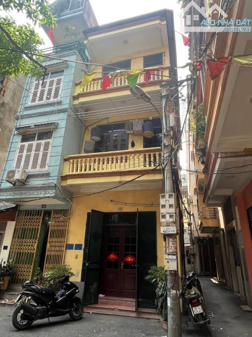 Bán Đất Tặng Nhà 3 Tầng Phố Nguyễn Trãi, Hà Đông, 50m2 3 Tầng MT 4,5M Giá Chỉ Hơn 10 Tỷ