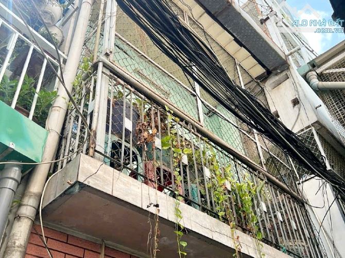 Bán nhà Quận 5, 1 lầu 1 lửng 3 phòng hẻm Trần Phú