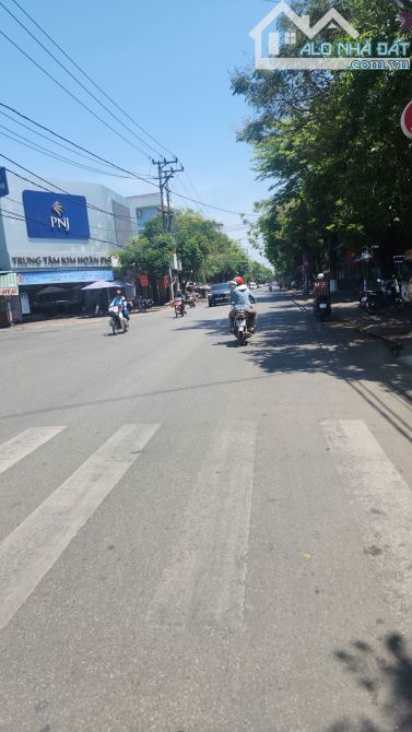 Bán nhà 3 tầng mặt tiền Phan Đình Phùng, vị trí đắc địa, TP Quảng Ngãi