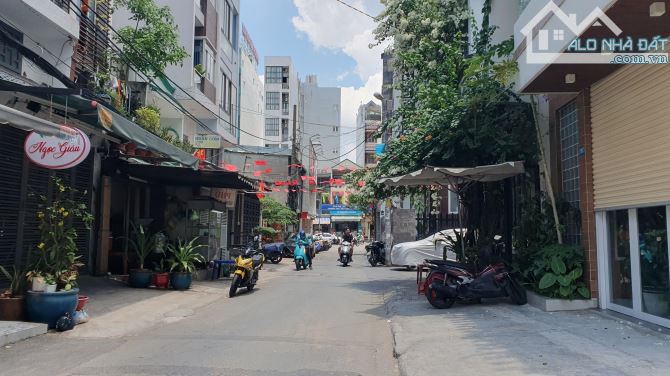 Bán nhà hai mặt tiền hẻm 109 Dương Bá Trạc ngang 6m chỉ 17 tỷ nhỉnh
