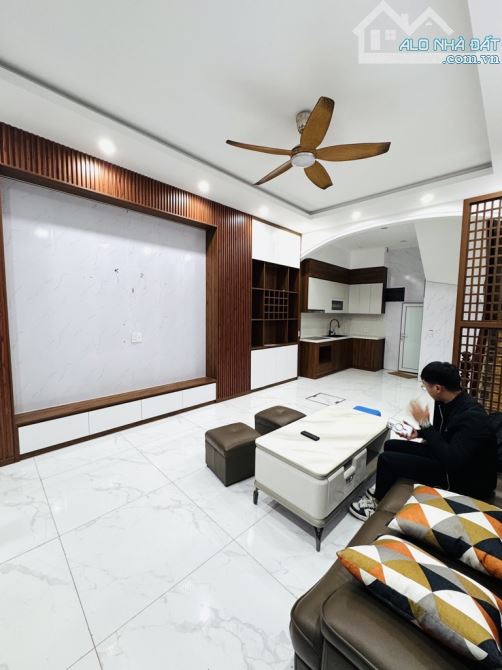 Nhà đẹp Khương Trung, 43m2, có 4pn, cách ô tô 5m, gần trường, chợ, Giá chỉ nhỉnh 7 tỷ