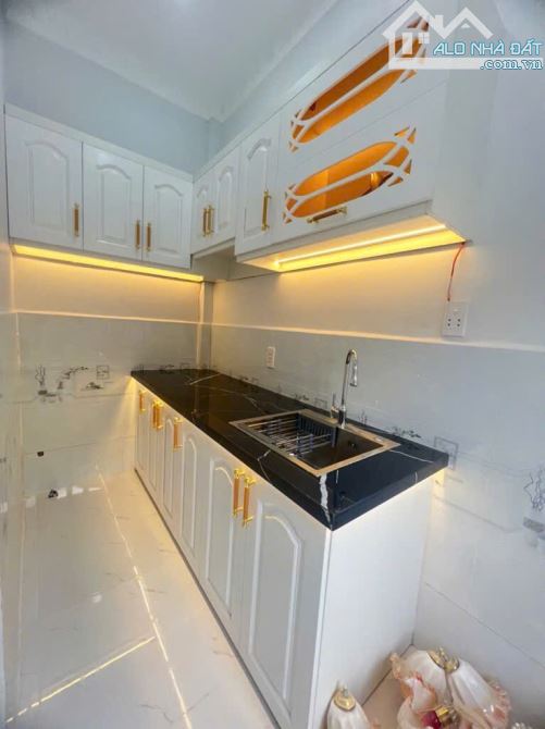 Nhà Bè Sổ Hồng Riêng 3,5m x 10m C4, Chỉ 2,3 tỷ.