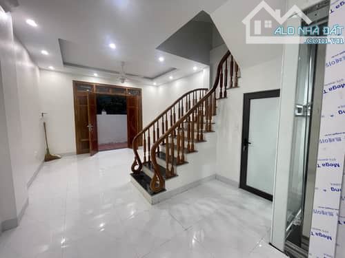 Nhà đẹp- ngõ thoáng rộng- TT phố Hoàng Hoa Thám Ba Đình- DT30m2-5T-MT4.2m- Nhỉnh 6TỶ
