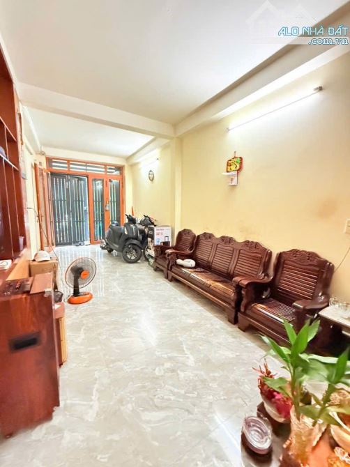 Hẻm Xe Hơi đậu cửa, Dân Trí Cao, An Ninh, Yên Tĩnh,  Tân Bình  , giá 10 tỷ