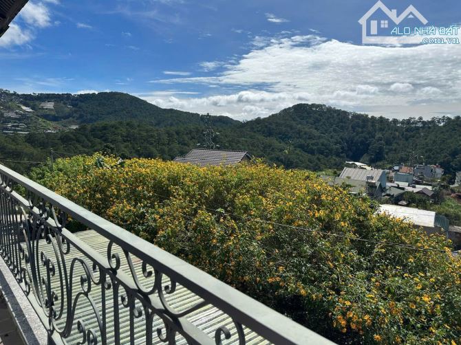Bán biệt thự view đẹp đồi thông khu dân cư trung tâm Đà Lạt, đang kinh doanh homestay