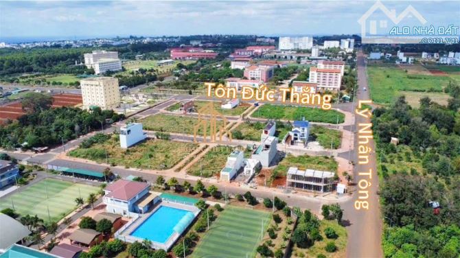 Mặt tiền Lý Nhân Tông thông Tôn Đức Thắng-Hà Huy Tập-Nguyễn Chí Thanh
