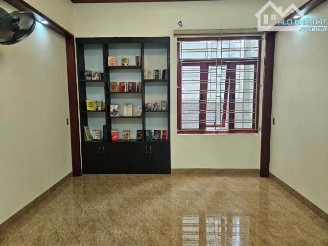 BÁN NHÀ 4 TẦNG MẶT ĐƯỜNG NGUYỄN KHUYẾN – TP NAM ĐỊNH -Vị trí đẹp: Gần khu tđc phạm ngũ lão