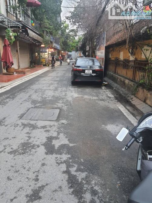 Nhà phố Đặng Thai Mai, Tây Hồ 52m² 4 tầng MT 5m. Ô tô tránh.  Vỉa hè 2 bên. Gara ô tô.