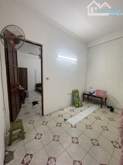 Bán Đất tặng nhà 2 Tầng.Tân Ấp Ba Đình..DT: 35M2... SĐCC... giá 8,8 tỷ