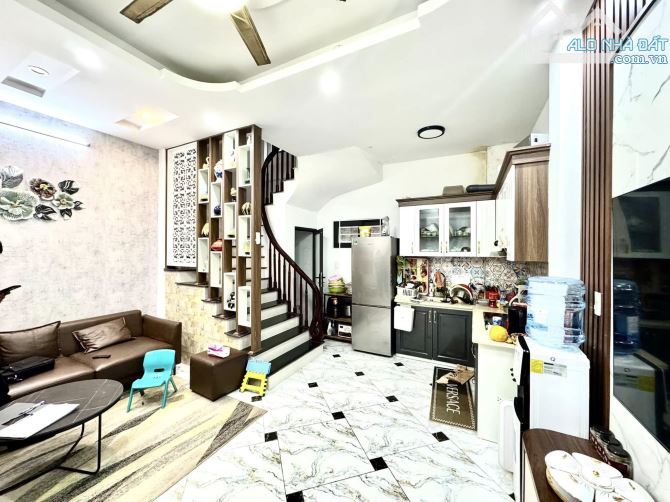 Bán nhà quang trung La khê hà đông ô tô lùi cổng vài bước ra phố DT30m2 giá hơn 7tỷ