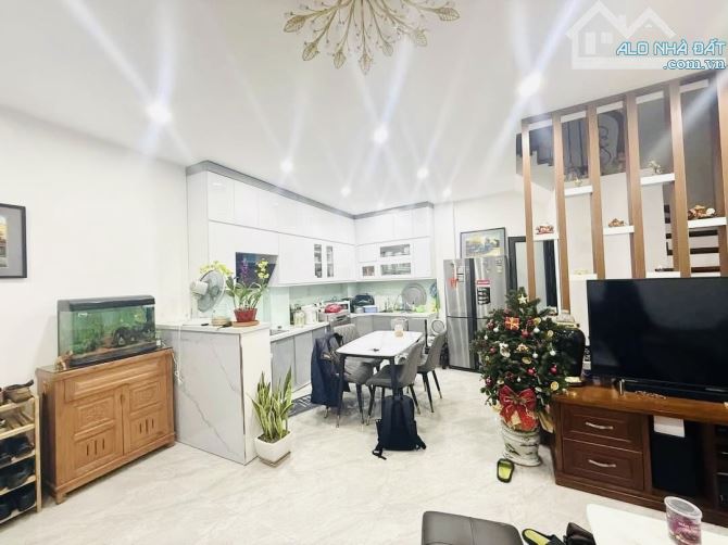 ĐỐNG ĐA - TRUNG TÂM SẦM UẤT, KHÓ TÌM NHÀ CĂN T2 - LÔ GÓC 3 THOÁNG - HƠN 12 TỶ
