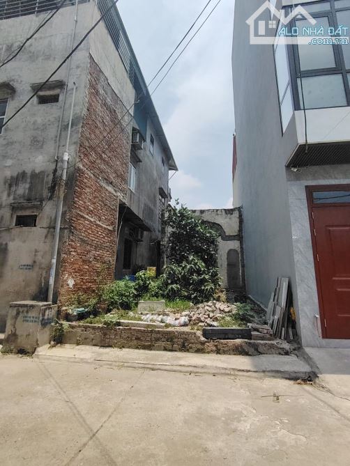 Dân Trí Cao Toàn Giáo Sư,Sinh Viên-Ô Tô Tránh.Bán Đất trung t Trâu Quỳ,Dt 40m,Giá 5.45 Tỷ.