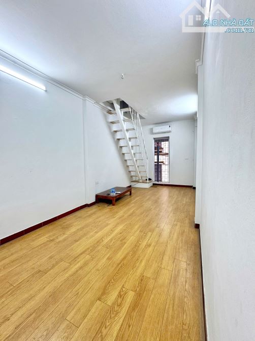 Bán nhà tập thể phố Hồng Mai, Hai Bà Trưng DTSD 70M, 3 ngủ, 2vs giá 2.75 tỷ, 25m ra ô tô