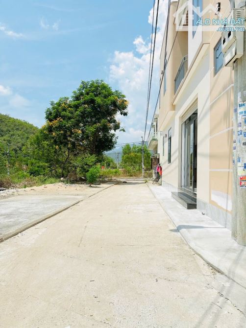 Nhà 2 Mặt Tiền Mới Xây Đẹp TĐC Đất Lành Vĩnh Thái Nha Trang