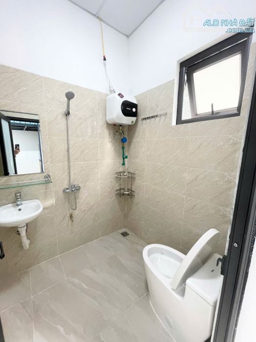 Cho Thuê CCMN 172 Vũ Hữu Thanh Xuân 30m2 Gác Xép Giặt Riêng Ban Công Cửa Sổ Thang Máy Ô Tô