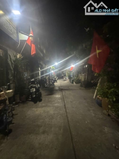 Bán Gấp nhà Đất Mới gần chợ Lê Văn Quới hẻm 5m 52m2,2 Tầng 4 tỷ 1