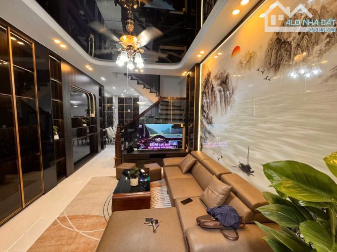 🏡 BÁN NHÀ HOÀNG CẦU – 39M² – 5 TẦNG – Ô TÔ VÀO NHÀ – 2 MẶT NGÕ – CÁCH PHỐ CHỈ 10 BƯỚC CHÂ