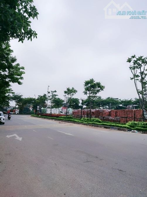 Bán gấp mảnh Đất Liên Ninh cách đúng 1 nhà ra tái định Liên Ninh 123m giá 11.3 tỷ