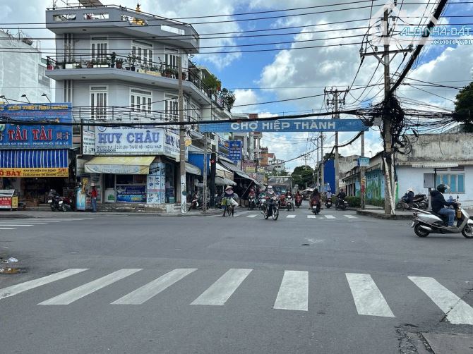 Bán đất xây tòa nhà MTKD ngang 8m Nguyễn Ảnh Thủ sầm uất 280m2 gần chợ Hiệp Thành 24 tỷ.