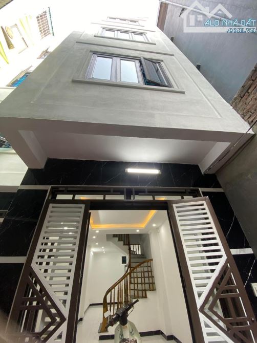 Lô góc la khê - 30/33m2 – 7.6 tỷ - Phan Đình Giót – Oto đỗ gần