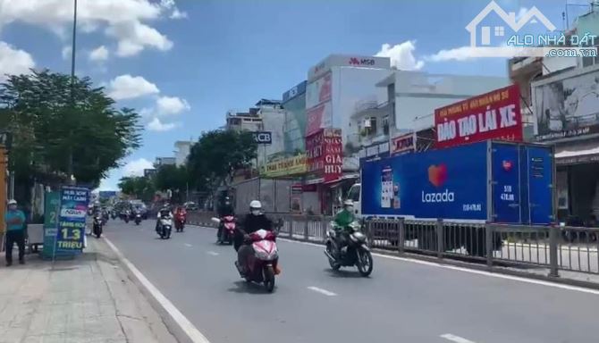 Chỉ 9 tỷ có nhà MTKD sầm uất Lê Đức Thọ 92m2 ngang 4.3m gần trường Nguyễn Trãi.