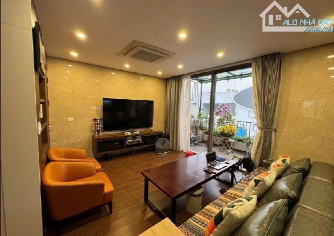 77 m2/24 tỷ/5 tầng/6 M tiền. Lk Nguyễn Gia Bồng. Ngọc Thụy
