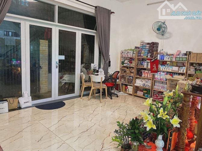 ♣ Nhà Kiệt hơn 3m Hoàng Diệu, 66m2, ngang 5.4m, vuông, 3 tầng cứng sạch, 3.xx tỷ