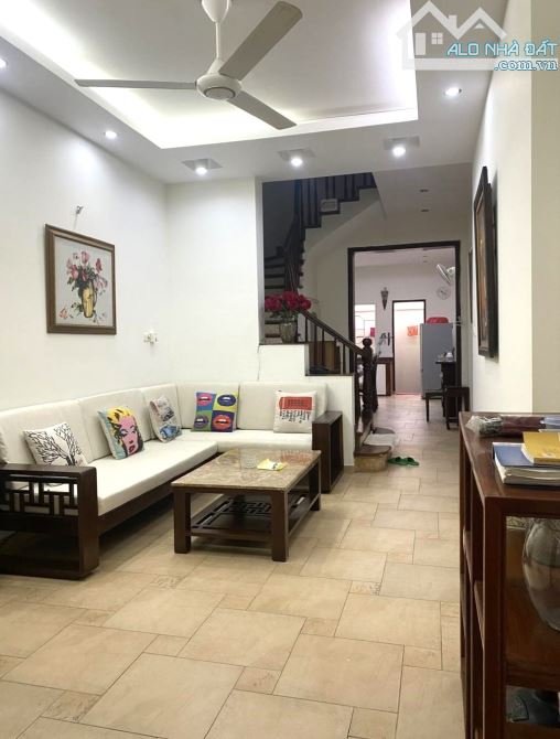BÁN NHÀ NGÕ TO NHƯ PHỐ - 463 ĐỘI CẤN - 64M2 - 5 TẦNG - GẦN PHỐ - GẦN Ô TÔ - 16.5 TỶ