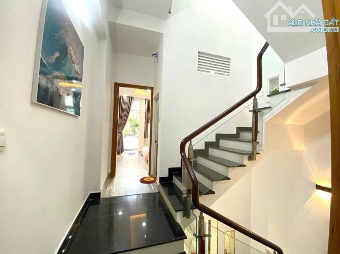 Chỉ 2 tỷ 650 cho căn 45m² Đoàn Văn Bơ xây 1 trệt 2 lầu. Hẻm 5m thông Nguyễn Tất Thành. SHR - 10