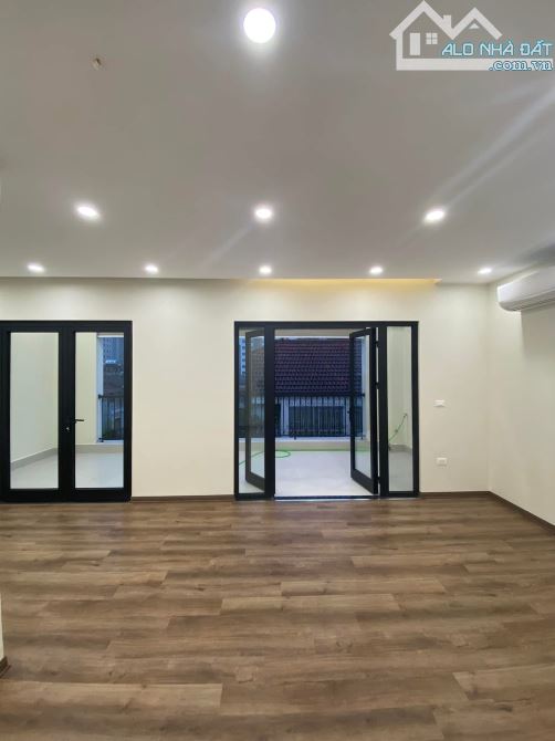 Chuyển Nhượng Tòa Văn Phòng Đỗ Quang – Cầu Giấy – DT 94m² – 8 Tầng – Mặt Tiền 7.5m – Giá 4 - 10