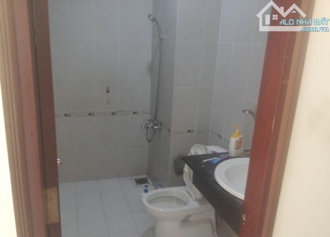 Nhà 38m² Bà Hom xây 1 trệt 2 lầu. Hẻm oto 6m thông, sổ chính chủ. Giá chỉ 2,4 tỷ còn TL - 10
