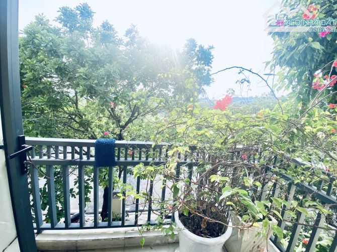 BÁN NHÀ  -  KHU BIỆT THỰ SENTURIA  - 114M2 - 3 TẦNG - AN PHÚ ĐÔNG,QUẬN12.  GIÁ :12,5 TỶ - 10