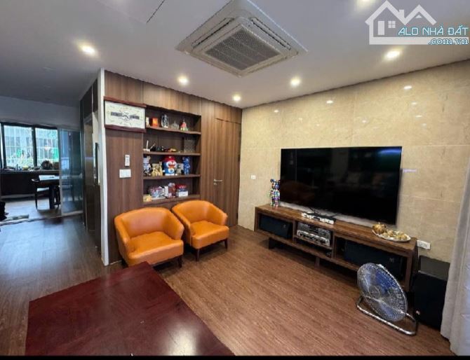 77 m2/24 tỷ/5 tầng/6 M tiền. Lk Nguyễn Gia Bồng. Ngọc Thụy - 10