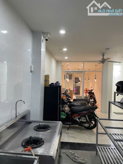 Bán nhà.Hẻm xe tải tránh nhau.Có dòng tiền ổn định.Tiện ích bao quanh.Bùi Đình Túy.PN - 11