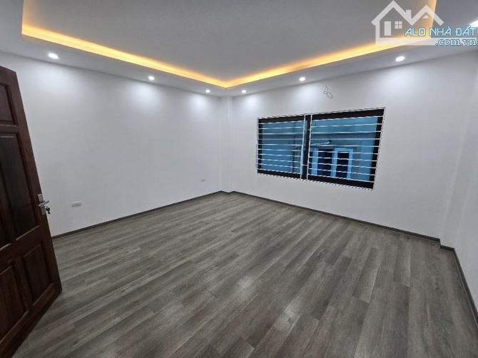 - Bán nhà đường Trần Cung, sát phố, nội thất xịn sò, 43m2, 9 tỷ. - 1