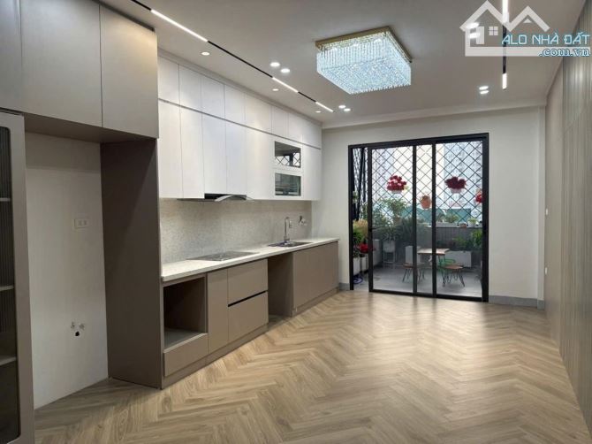 BÁN NHÀ PHÔ TRẠM - LONG BIÊN - GARA - THANG MÁY - 37m² - MT 4,8m - Giá 9,1 tỷ - 1