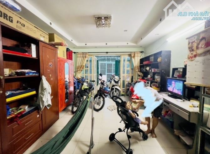 KẾ HẺM XE HƠI, vài bước ra MẶT TIỀN, 3PN (4.3m x 16m), nhỉnh 6 tỷ TL - 1